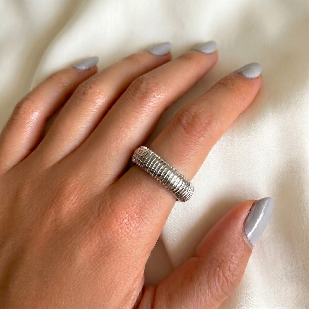 Anillo Baci Silver Imagen secundaria del producto